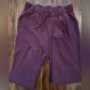Lululemon on the fly joggers, maroon.